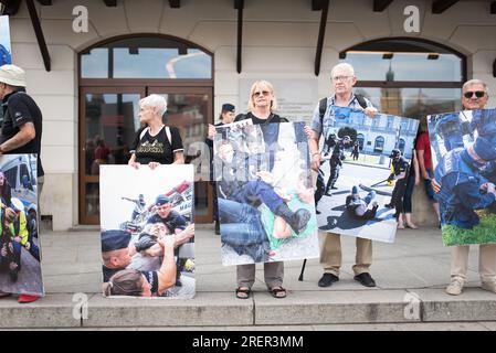 Varsavia, Voivodato Masoviano, Polonia - 23 luglio 2023: Protesta contro l'uso della violenza da parte delle forze di polizia polacche. Foto Stock