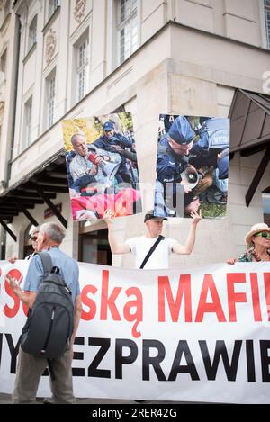 Varsavia, Voivodato Masoviano, Polonia - 23 luglio 2023: Protesta contro l'uso della violenza da parte delle forze di polizia polacche. Foto Stock