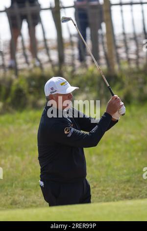 29 luglio 2023; Royal Porthcawl, Porthcawl, Bridgend, Galles: Senior Open Championship, Round 3; Scotland&#x2019;s Paul LAWRIE gioca con un bunker. Foto Stock