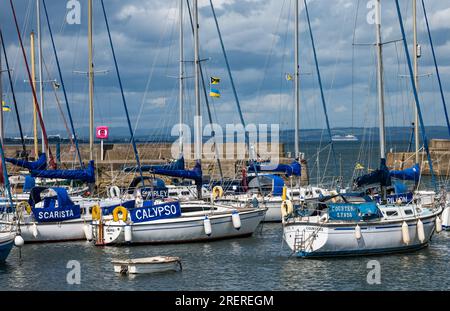 Yacht e barche a Fisherrow Harbour, Musselburgh, East Lothian, Scozia, Regno Unito Foto Stock