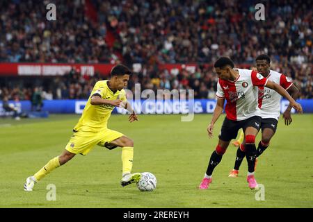 ROTTERDAM - (lr) Ilias Akhomach di Villarreal CF, Marcos Lopez di Feyenoord durante l'amichevole tra Feyenoord e Villareal CF al Feyenoord Stadion de Kuip il 27 luglio 2023 a Rotterdam, Paesi Bassi. AP | altezza olandese | BART STOUTJESDYK Foto Stock