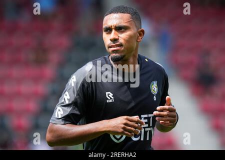 Taunusstein Wehen, Germania. 22 luglio 2023. TAUNUSSTEIN-WEHEN, GERMANIA - 22 LUGLIO: Deroy Duarte di fortuna Sittard durante l'amichevole pre-stagionale tra SV Wehen Wiesbaden e fortuna Sittard alla BRITA-Arena il 22 luglio 2023 a Taunusstein-Wehen, Germania (foto di Orange Pictures) credito: Orange Pics BV/Alamy Live News Foto Stock