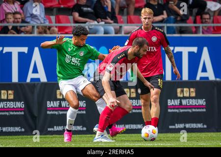 Taunusstein Wehen, Germania. 22 luglio 2023. TAUNUSSTEIN-WEHEN, GERMANIA - 22 LUGLIO: Mouhamed Belkheir di fortuna Sittard durante l'amichevole pre-stagionale tra SV Wehen Wiesbaden e fortuna Sittard alla BRITA-Arena il 22 luglio 2023 a Taunusstein-Wehen, Germania (foto di Orange Pictures) credito: Orange Pics BV/Alamy Live News Foto Stock