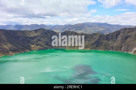 Lago cratere Quilotoa, la maggior parte del vulcano occidentale delle Ande ecuadoriane, Ecuador. Foto Stock