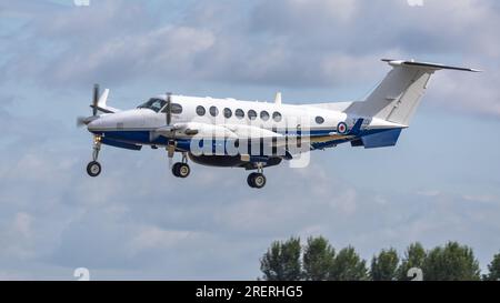 Royal Navy - Beechcraft Super King Air, arrivo alla RAF Fairford per il Royal International Air Tattoo 2023. Foto Stock