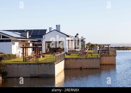 Benguela Cove Winery, Walker Bay, Hermanus, Western Cape Winelands, South Africa, classificata tra le migliori 50 aziende vinicole del mondo Foto Stock