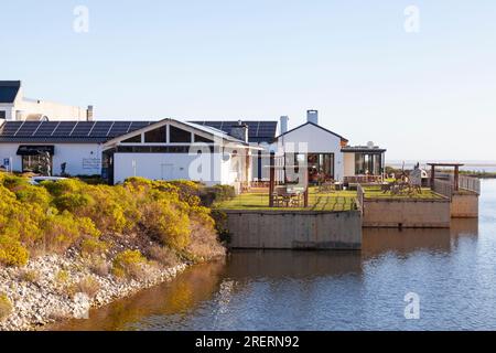 Benguela Cove Winery, Walker Bay, Hermanus, Western Cape Winelands, South Africa, classificata tra le migliori 50 aziende vinicole del mondo Foto Stock