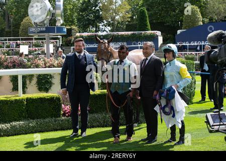 Ascot, Berkshire, Regno Unito. 29 luglio 2023. Cavallo Sacro Angelo guidato dal fantino Jason Hart vince il Bateaux London Princess Margaret Stakes all'ippodromo di Ascot nel QIPCO King George Day. Il proprietario Nurlan Bizakov. Allenatore Charlie Johnston, Middleham. Credito: Maureen McLean/Alamy Live News Foto Stock