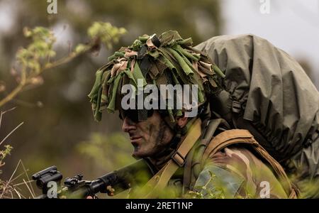 Townsville, Australia. 26 luglio 2023. I soldati australiani con Battle Group RAM, 7th Brigade conducono operazioni di mobilità aerea durante l'esercitazione multilaterale Talisman Sabre 23 presso la Townsville Field Training area, 26 luglio 2023 a Townsville, Queensland, Australia. Credito: Sgt. Oniel McDonald/U.S. Army/Alamy Live News Foto Stock