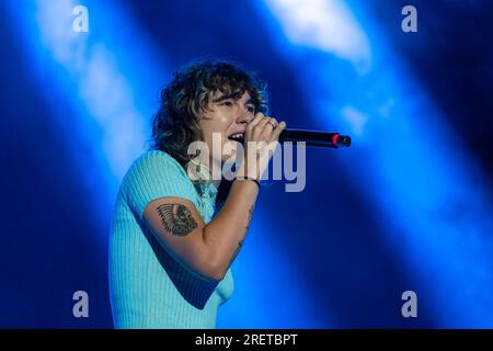 Villafranca, Italia. 29 luglio 2023. Madame, pseudonimo di Francesca Calearo, canta sul palco durante le sue esibizioni dal vivo al Villafranca Summer Festival il 29 luglio 2023 a Villafranca di Verona. Credito: Agenzia fotografica indipendente/Alamy Live News Foto Stock