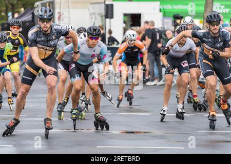 Berlino, Germania. 29 luglio 2023. Corridori e pattinatori durante l'Adidas Runners City Night Berlin 2023 Running & Inline Skating Event a Kurfürstendamm. Crediti: Freelance Fotograf/Alamy Live News Foto Stock