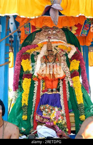 Dea Karpagambal, processione su Carro, Festival Arupathumoovar nel tempio Kapaleeswarar a Mylapore, Chennai, Tamil Nadu, India, Asia Foto Stock