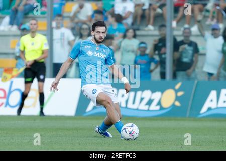 Khvicha Kvaratskhelia di Napoli Durante una partita amichevole di calcio pre-stagionale Napoli vs Hatayspor , Stadio Patini Castel di Sangro Foto Stock