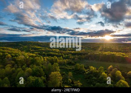 Vista aerea dell'Highland Lakes State Park nella città di Wallkill, N.Y., l'8 maggio 2021. Foto Stock