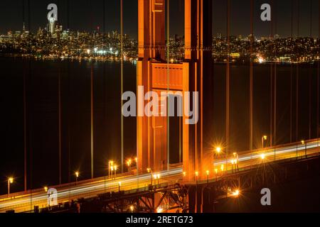 Golden Gate si aggrava contro la notte di San Francisco. Foto Stock