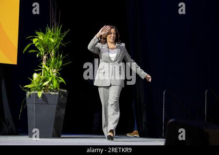 Boston, Stati Uniti. 29 luglio 2023. Il Vicepresidente degli Stati Uniti Kamala Harris ha rilasciato osservazioni alla NAACP National Convention del 2023 a Boston, ma con il procuratore generale del Massachusetts Andrea Campbell.Credit: Rick Friedman/Pool via CNP Credit: Abaca Press/Alamy Live News Foto Stock