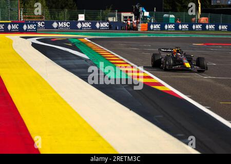 Stavelot, Belgio. 29 luglio 2023. Il pilota olandese della Red Bull Racing Max Verstappen gareggia durante la gara di Sprint del Gran Premio di Formula 1 belga 2023 sul circuito di Spa-Francorchamps a Stavelot, Belgio, 29 luglio 2023. Crediti: Qian Jun/Xinhua/Alamy Live News Foto Stock