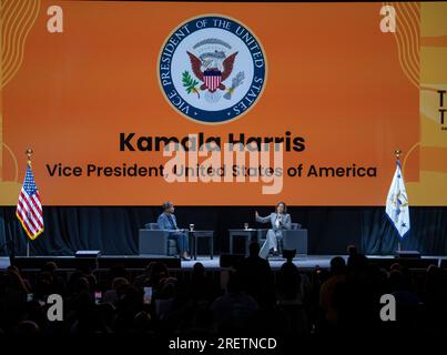 Boston, Stati Uniti d'America. 29 luglio 2023. Il Vicepresidente degli Stati Uniti Kamala Harris ha rilasciato osservazioni alla NAACP National Convention del 2023 a Boston, Massachusetts, con il procuratore generale del Massachusetts Andrea Campbell. Credito: Rick Friedman/Pool/Sipa USA credito: SIPA USA/Alamy Live News Foto Stock