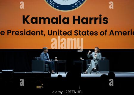 Boston, Stati Uniti d'America. 29 luglio 2023. Il Vicepresidente degli Stati Uniti Kamala Harris ha rilasciato osservazioni alla NAACP National Convention del 2023 a Boston, Massachusetts, con il procuratore generale del Massachusetts Andrea Campbell. Credito: Rick Friedman/Pool/Sipa USA credito: SIPA USA/Alamy Live News Foto Stock