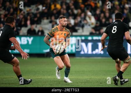 Melbourne, Australia, 29 luglio 2023. Quade Cooper dei Wallabies gestisce il pallone durante il match di Bledisloe Cup tra Australia Wallabies e New Zealand All Blacks al Melbourne Cricket Ground il 29 luglio 2023 a Melbourne, in Australia. Crediti: Dave Hewison/Speed Media/Alamy Live News Foto Stock