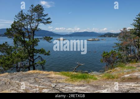 Vista panoramica dal Juniper Point situato nel Lighthouse Park, nella zona ovest di Vancouver Foto Stock