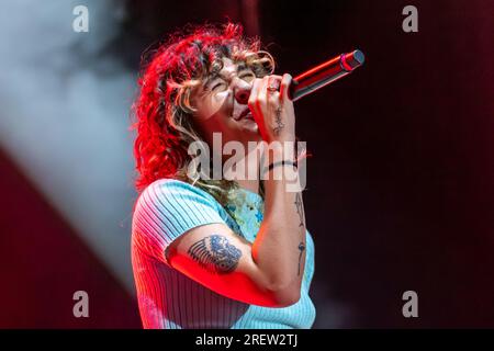 Madame, pseudonimo di Francesca Calearo, canta sul palco durante le sue esibizioni dal vivo al Villafranca Summer Festival il 29 luglio 2023 a Villafranca di Verona. (Foto di Roberto Tommasini/NurPhoto) credito: NurPhoto SRL/Alamy Live News Foto Stock