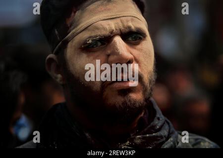 30 luglio 2023, Srinagar, Jammu e Kashmir, India: Il musulmano sciita partecipa a una processione Ashura il 10 di Muharram, il primo mese del calendario islamico, a Srinagar, Kashmir, il 29 luglio 2023. Il lutto di Muharram è un insieme di rituali in ricordo del martirio del settimo secolo del nipote del profeta Mohammad, Imam Hussain, Che fu ucciso nella battaglia di Karbala nell'attuale Iraq, nel 680 d.C. (Immagine di credito: © Mubashir Hassan/Pacific Press via ZUMA Press Wire) SOLO USO EDITORIALE! Non per USO commerciale! Foto Stock