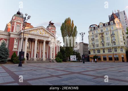 Il Teatro Nazionale Ivan Vazov e le strutture vicine, si trovano nella zona dei Giardini cittadini, Sofia, Bulgaria. 29 luglio 2023 Foto Stock