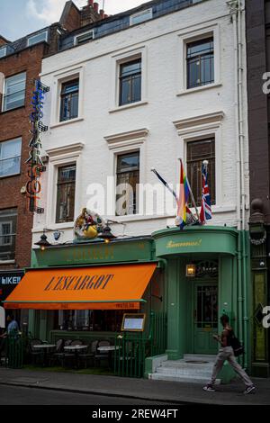 L'Escargot Restaurant Greek St Soho London - raffinata cucina francese in una casa cittadina convertita con opere d'arte di Miro, Warhol e Picasso. Aperto nel 1927. Foto Stock