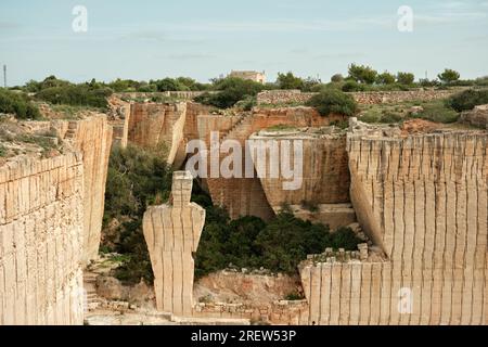 Ammira parte di Lithica con labirinto realizzato in pietra tagliata monumento storico in Spagna Foto Stock