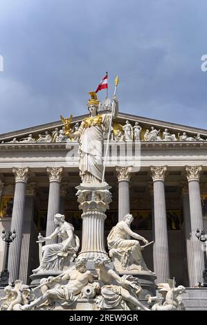 Statua di Pallas Athena Parlamento austriaco a Vienna Austria Foto Stock