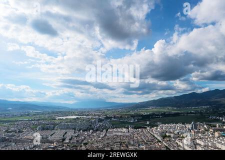 Edifici e paesaggi. Foto a Weishan, Yunnan, Cina. Foto Stock