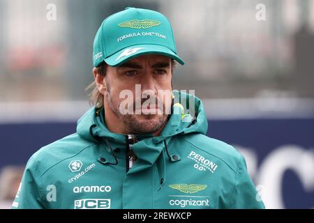 Stavelot, Belgio. 30 luglio 2023. Fernando Alonso di Aston Martin durante la sfilata dei piloti prima del Gran Premio di F1 del Belgio a Spa Francorchamps il 23 luglio 2023 a Stavelot, Belgio. Crediti: Marco Canoniero/Alamy Live News Foto Stock