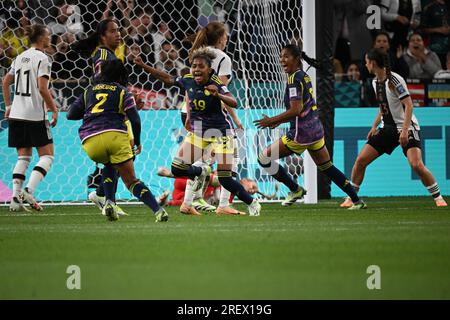 Sydney, Australia. 30 luglio 2023. Calcio, donne: Coppa del mondo, Germania - Colombia, turno preliminare, gruppo H, Giorno 2 al Sydney Football Stadium, la colombiana Manuela Vanegas (2° da sinistra) festeggia dopo aver segnato il gol per arrivare 1:2. Credito: Sebastian Christoph Gollnow/dpa/Alamy Live News Foto Stock