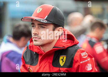 Stavelot, Belgio. 30 luglio 2023. Il pilota monegasco della Scuderia Ferrari Charles Leclerc si vede durante la sfilata dei piloti in vista del Gran Premio di F1 del Belgio, a Spa-Francorchamps, domenica 30 luglio 2023. Il Gran Premio di Formula uno di Spa-Francorchamps si svolge questo fine settimana, dal 28 al 30 luglio. BELGA PHOTO JONAS ROOSENS Credit: Belga News Agency/Alamy Live News Foto Stock