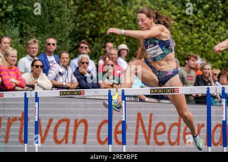 BREDA, PAESI BASSI - LUGLIO 30: Merel Wevers della DAV Kronos gareggia sulle donne - 100 metri ostacoli durante i Campionati nazionali di atletica leggera olandesi del 30 luglio 2023 a Breda, Paesi Bassi (foto di Andre Weening/Orange Pictures) Foto Stock