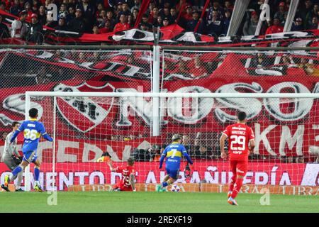 Buenos Aires, Argentina. 29 luglio 2023. Ezequiel Zeballos del Boca Juniors celebra il suo gol durante un derby per il 27° round della Liga Profesional de Fútbol Binance Cup Argentina allo Stadio Libertadores de América ( Credit: Néstor J. Beremblum/Alamy Live News Foto Stock