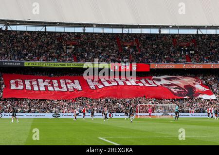 Rotterdam, Paesi Bassi. 30 luglio 2023. ROTTERDAM, PAESI BASSI - LUGLIO 30: Bandiera per l'Orkan Kockcu durante l'amichevole pre-stagionale tra Feyenoord e Benfica allo Stadion Feijenoord il 30 luglio 2023 a Rotterdam, Paesi Bassi (foto di Hans van der Valk/Orange Pictures) credito: Orange Pics BV/Alamy Live News Foto Stock