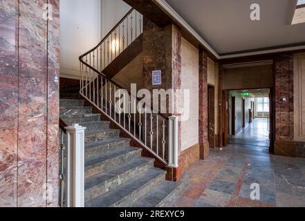 Scalinata della lounge degli arrivi VIP Stalinist Generalshotel all'aeroporto di Berlino Foto Stock