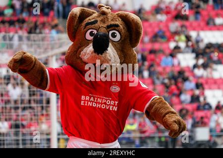 Eindhoven, Paesi Bassi. 30 luglio 2023. EINDHOVEN, PAESI BASSI - LUGLIO 30: Phoxy, la mascotte del PSV durante l'amichevole pre-stagionale tra PSV e Nottingham Forest FC al Philips Stadion il 30 luglio 2023 a Eindhoven, Paesi Bassi (foto di Jeroen Meuwsen/Orange Pictures) credito: Orange Pics BV/Alamy Live News Foto Stock