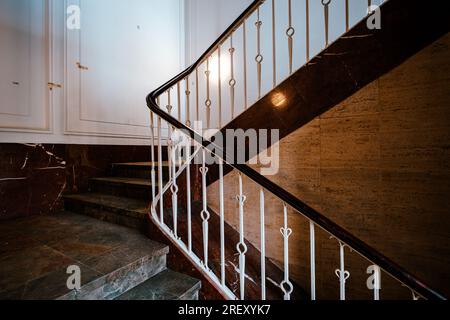 Scalinata della lounge degli arrivi VIP Stalinist Generalshotel all'aeroporto di Berlino Foto Stock