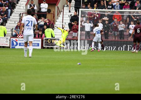 Edimburgo, Regno Unito. 30 luglio 2023. Tynecastle Park. Edimburgo. Heart of Midlothian FC contro Leeds United. 30 luglio 2023. Durante la partita amichevole pre-stagione tra Hearts e Leeds United, il Leeds Luke Ayling segna l'unico gol della partita (Photo Credit: David Mollison/Alamy Live News Foto Stock