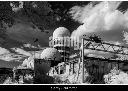 Rovine di Teufelsberg stazione di ascolto della Guerra fredda degli Stati Uniti, foresta di Grunewald, Berlino Foto Stock