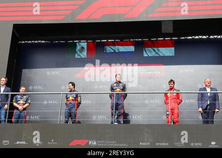 Stavelot, Belgio. 30 luglio 2023. Circuit de Spa-Francorchamps, Stavelot, Belgio, 30 luglio 2023, PODIO da sinistra a destra Sergio Perez (mex) Redbull Racing RB19 Max Verstappen (NED) Redbull Racing RB19 Charles Leclerc (MON) Ferrari SF-23 durante la Formula 1 MSC Cruises 2023 Gran Premio del Belgio, Campionato del mondo di Formula 1 - gara - Campionato di Formula 1 credito: Live Media Publishing Group/Alamy Live News Foto Stock