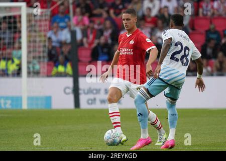 Eindhoven, Paesi Bassi. 30 luglio 2023. EINDHOVEN, PAESI BASSI - LUGLIO 30: Joey Veerman del PSV lotta per il possesso durante l'amichevole pre-stagionale tra PSV e Nottingham Forest FC al Philips Stadion il 30 luglio 2023 a Eindhoven, Paesi Bassi (foto di Jeroen Meuwsen/Orange Pictures) credito: Orange Pics BV/Alamy Live News Foto Stock