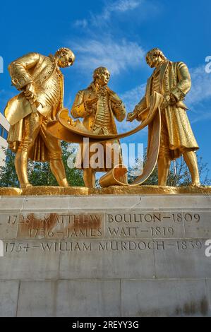 Statua dei "Golden Boys", James Watt, William Murdoch e Matthew Boulton, pionieri della rivoluzione industriale nel centro di Birmingham. Foto Stock