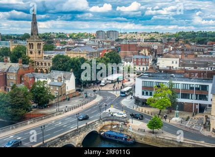 UK, Bedford, 5 luglio 2023, editoriale, veduta aerea del centro della città, intersezione vicino a St Paul's Square a Bedford Foto Stock