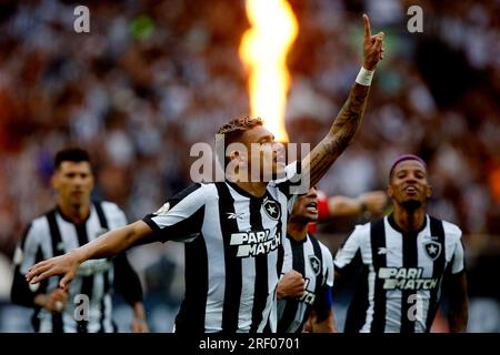 Nilton Santos Stadium Rio de Janeiro, Brasile, 30 luglio 2023. Tiquinho Soares di Botafogo, festeggia dopo aver segnato il secondo gol della sua squadra durante la partita tra Botafogo e Coritiba, per la serie A brasiliana 2023, allo stadio Nilton Santos, a Rio de Janeiro il 30 luglio. Foto: Satiro Sodre/DiaEsportivo/Alamy Live News (Satiro Sodré/DiaEsportivo/SPP) Foto Stock