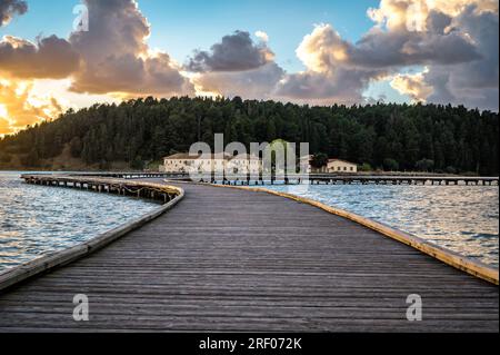 Zona di Zvernec e monastero su un'isola nella laguna di Narta vicino a Valona, ALBANIA Foto Stock