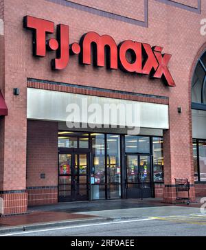 Springfield, Missouri - 20 marzo 2019: Sede del T.J. Maxx Retail Store. T.J Maxx è una catena di discount che propone abbigliamento e scarpe di marca. Foto Stock